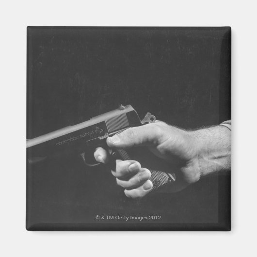 Man Holding Gun Magnet (Vorne)