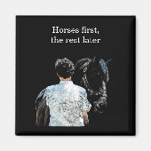 Man Holding Horse Dark Magnet (Vorne)