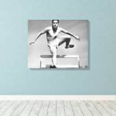 Man Hurdling Leinwanddruck (Insitu (Holzboden))