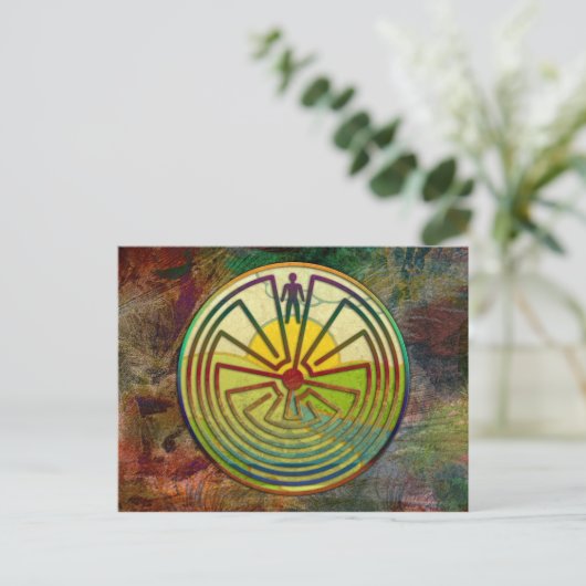 MAN IN DER MAZE-Landschaft + Hintergrund Postkarte (Stehend Vorderseite)