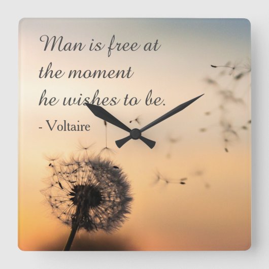 Man is Free Voltaire Quote Quadratische Wanduhr (Vorderseite)