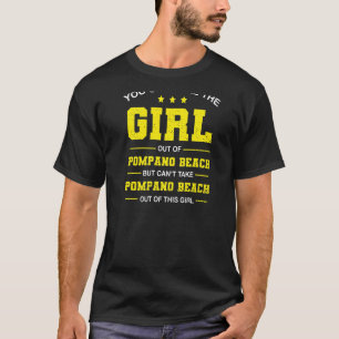 Man kann das Mädchen aus Pompano Beach Florida mit T-Shirt