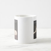 "Man kann nicht gleichzeitig die Tür schließen und Kaffeetasse (Mittel)