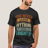 Man lernt nie etwas, indem man es richtig Sarcas m T-Shirt (Vorderseite)