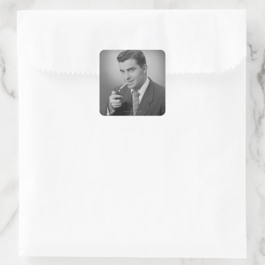 Man Lighting Cigarette Quadratischer Aufkleber (Tasche)