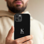 Man Monogram Name personalisiert Case-Mate iPhone Hülle<br><div class="desc">Moderne,  einfach maskuline,  stilvolle iPhone-Gehäuse mit schwarz-weißer,  trendiger Typografie (wechselbare Farben).             Personalisierte Geschenke für ihn: Vater,  Ehemann,  Sohn,  Freund,  Bräutigam,  Trauzeuge,  Trauzeuge,  geschäftliche Führungskraft.</div>