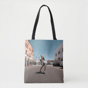 Man playing skateboard tasche
