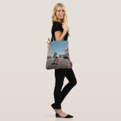 Man playing skateboard tasche (Am Model)