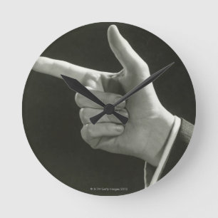 Man Pointing Runde Wanduhr