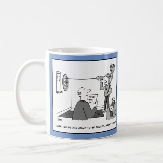 Man spielt Darts mit Oversized Darts. Kaffeetasse (Links)