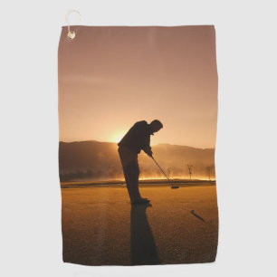 Man spielt Golf bei Sonnenuntergang Golf Handtüche Golfhandtuch
