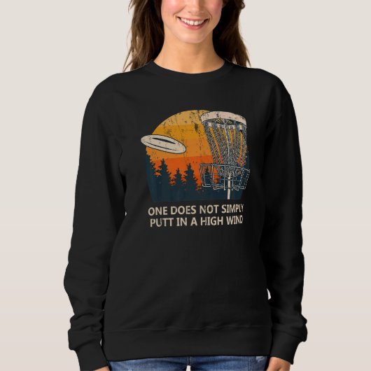 Man spielt nicht in High Wind Disk Golf Redewendun Sweatshirt (Vorderseite)