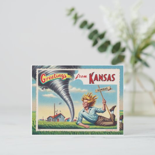 Man und Tornado Grüße aus Kansas Postkarte (Stehend Vorderseite)