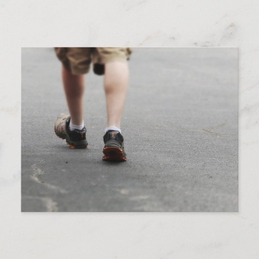 MAN WALKING POSTKARTE (Vorderseite)