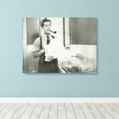 Man Washing Dishes Leinwanddruck (Insitu (Holzboden))