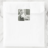 Man Washing Dishes Quadratischer Aufkleber (Tasche)