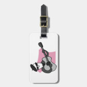 Man Wearing Beret Playing Acoustic Guitar Gepäckanhänger (Vorderseite vertikal)