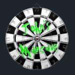 Mancave Dartboard | Beklemmendes Grunge-Design Dartscheibe<br><div class="desc">Mancave Dartboard | Beklemmendes Grunge Look Design. Vintages Schwarz-Weiß-Dart-Board mit personalisiertem lustigem Zitat. Coole Geschenkidee für Männer mit Spaß. Grungy Design. Neongrüne Buchstaben.</div>