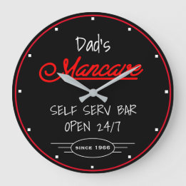 Mancave Red Script Dad's Any Name Black Bar Große Wanduhr