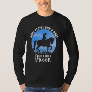 Manche Leute besitzen eine Mare, aber ich besitze T-Shirt