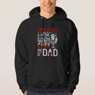 Manche Leute müssen warten, um ihren Lieblingskoch Hoodie
