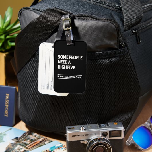 Manche Menschen brauchen hohe fünf Gepäckanhänger (Vorderseite & Rückseite)