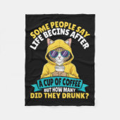 Manche sagen, das Leben fängt nach einem Kaffee an Fleecedecke (Vorderseite)