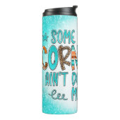 Manche von Yas Maisbrot werden nicht in der Mitte Thermosbecher (Nach links gedreht)