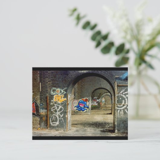Manchester Graffiti Postkarte (Stehend Vorderseite)
