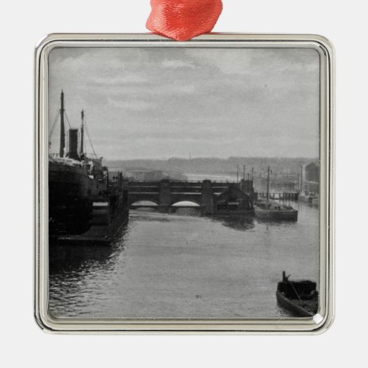 Manchester-Schiffs-Kanal, c.1910 Silbernes Ornament (Vorne)