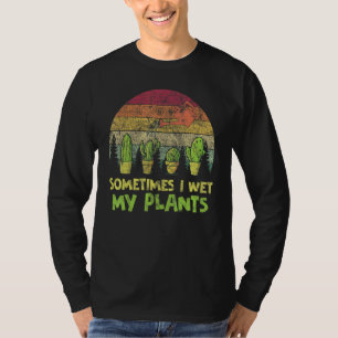 Manchmal feuchte ich meine Pflanzen Kaktus Retro T-Shirt
