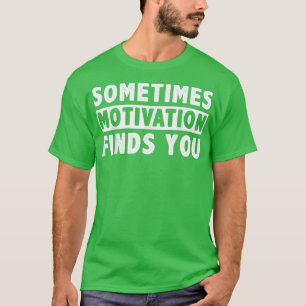 Manchmal findet Motivation lustiges Zitat 1058 T-Shirt