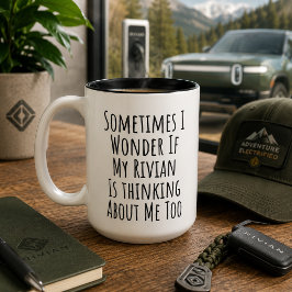 Manchmal frage ich mich, ob mein Rivian darüber na Zweifarbige Tasse
