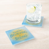 Manchmal ist Glauben eine Botschaft des Glaubens Glasuntersetzer (Schrägansicht)