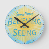 Manchmal ist Glauben eine Botschaft des Glaubens Runde Wanduhr (Vorderseite)