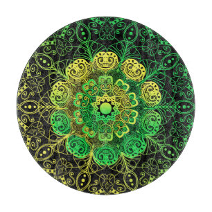 Mandala Art: Grüngelbe Details. Schneidebrett