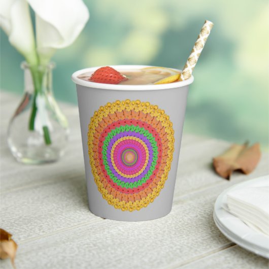 Mandala Ball im gelben Häkelstil - Pappbecher (In Situ)