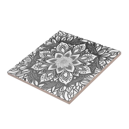Mandala-Blume in Schwarzweiß Fliese (Seite)