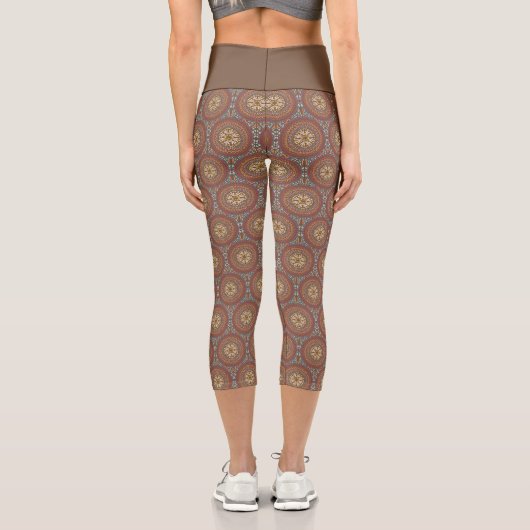 Mandala Brown Capri Leggings (Rückseite)