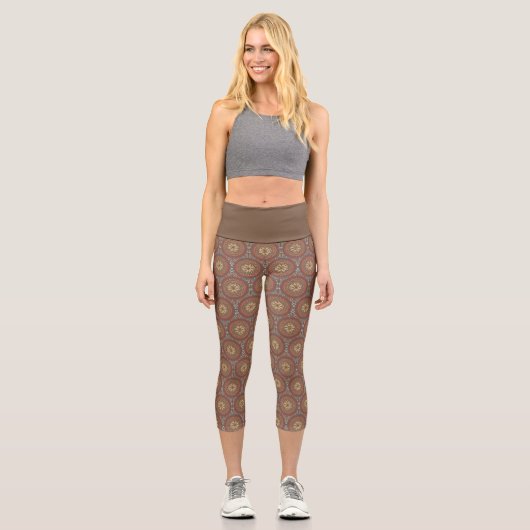 Mandala Brown Capri Leggings (Vorderseite)