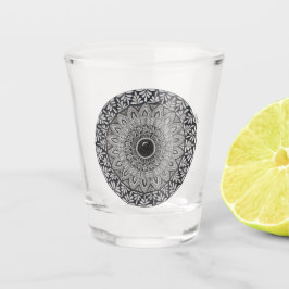 Mandala-Design auf Schnapsglas