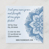 Mandala Floral Design Yoga Studio Sky Blue Pastel Quadratische Visitenkarte (Rückseite)