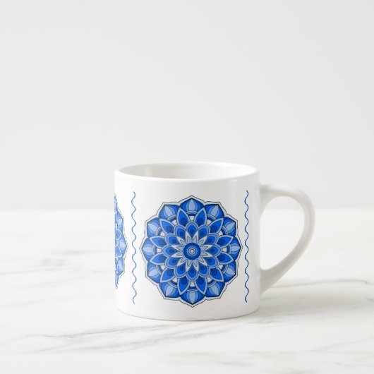 Mandala in der blauen Spezialität Tasse (Rechts)