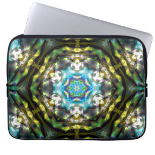 Mandala in Hexagon, altes, grünes Hammermetall Laptopschutzhülle