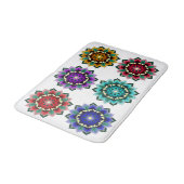 Mandala in verschiedenen Farben Badematte (Schrägansicht)