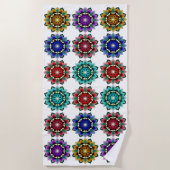 Mandala in verschiedenen Farben Strandtuch (Vorderseite)