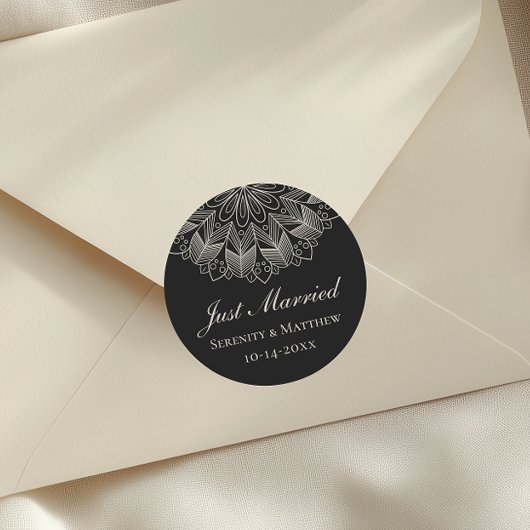 Mandala Indian Boho Black Just Married Wedding Runder Aufkleber