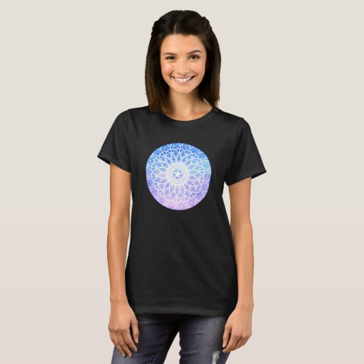 Mandala, lila, weiß und blau T-Shirt (Vorne ganz)