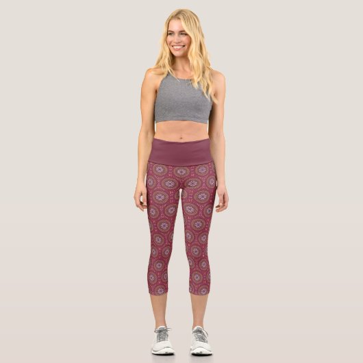Mandala Magenta Capri Leggings (Vorderseite)