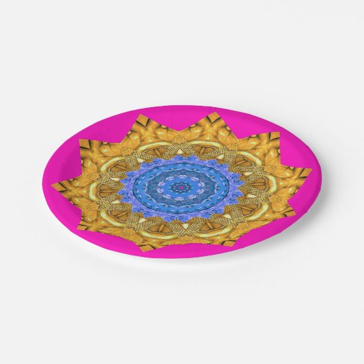 Mandala Magic Blue & Gold auf Fuchsia Pappteller (Schrägansicht)